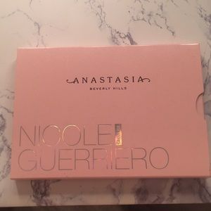 Anastasia Beverly Hills Nicole Guerrero Glow Kit